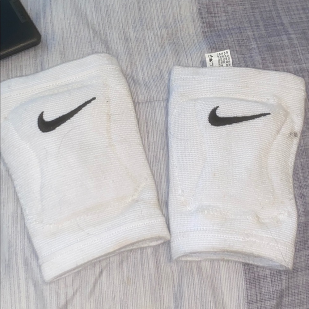 Size small Nike knee pads